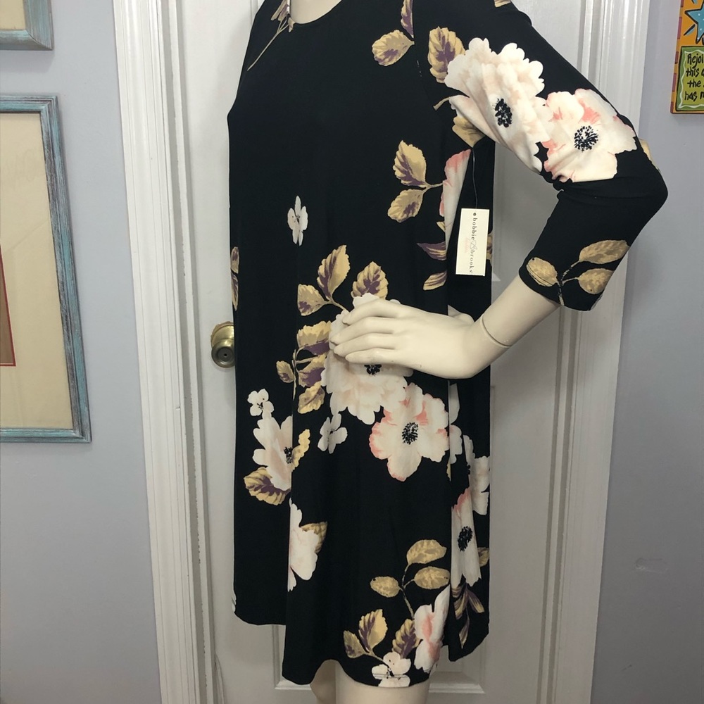 4/$25 sale Short floral dress keyhole 3/4 sleeve - Picture 2 of 7